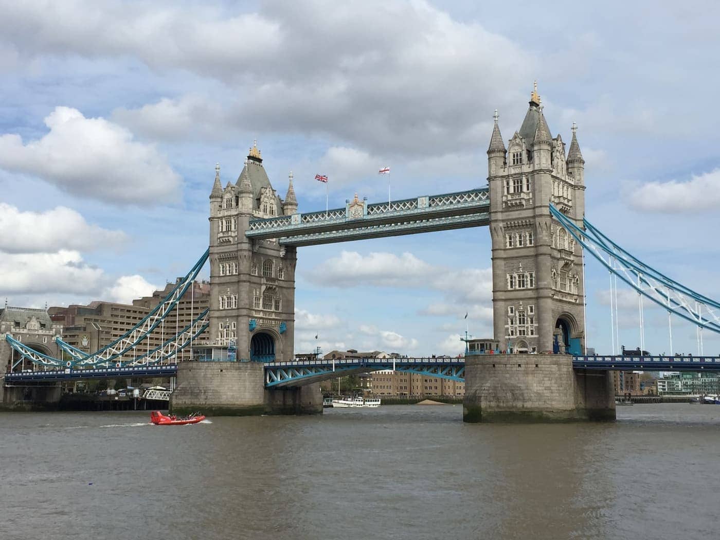 Her Yer Kırmızı -Londra! — kapak görseli