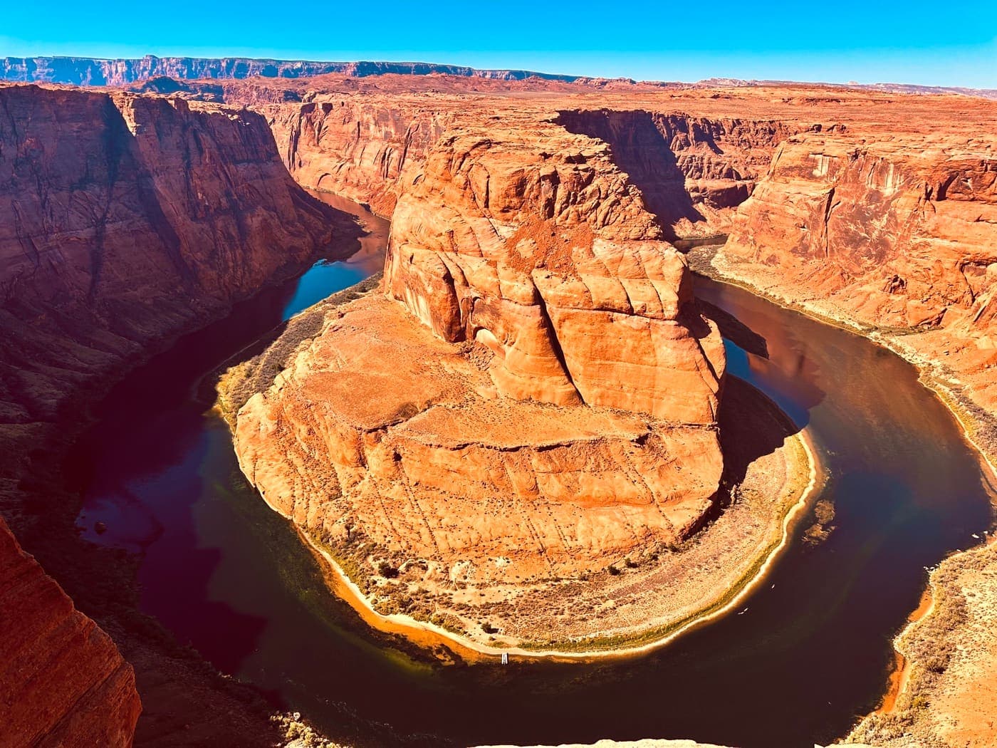 Page, Arizona'da Horseshoe Bend'in at nalı biçimindeki kanyon kıvrımı