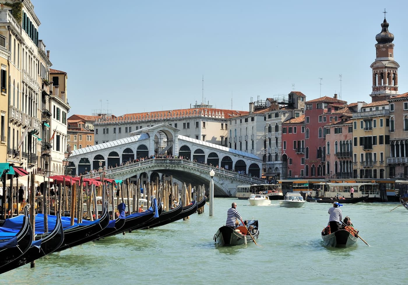 Rialto_Gondoliers